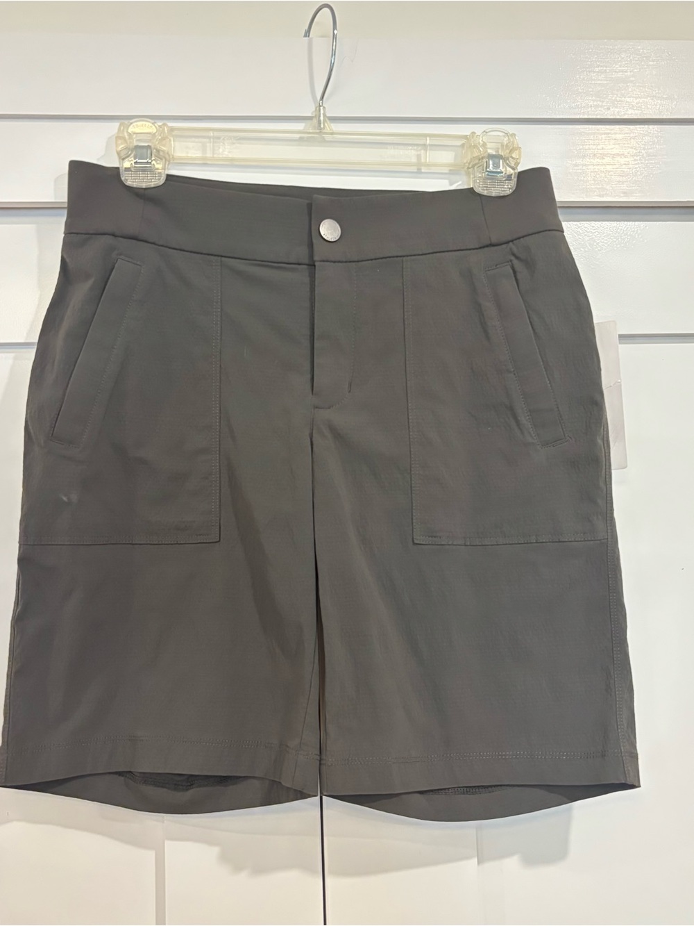 Athleta Trekkie Bermuda 2.0 Size 2 Carbon Charcoal NWT AROL